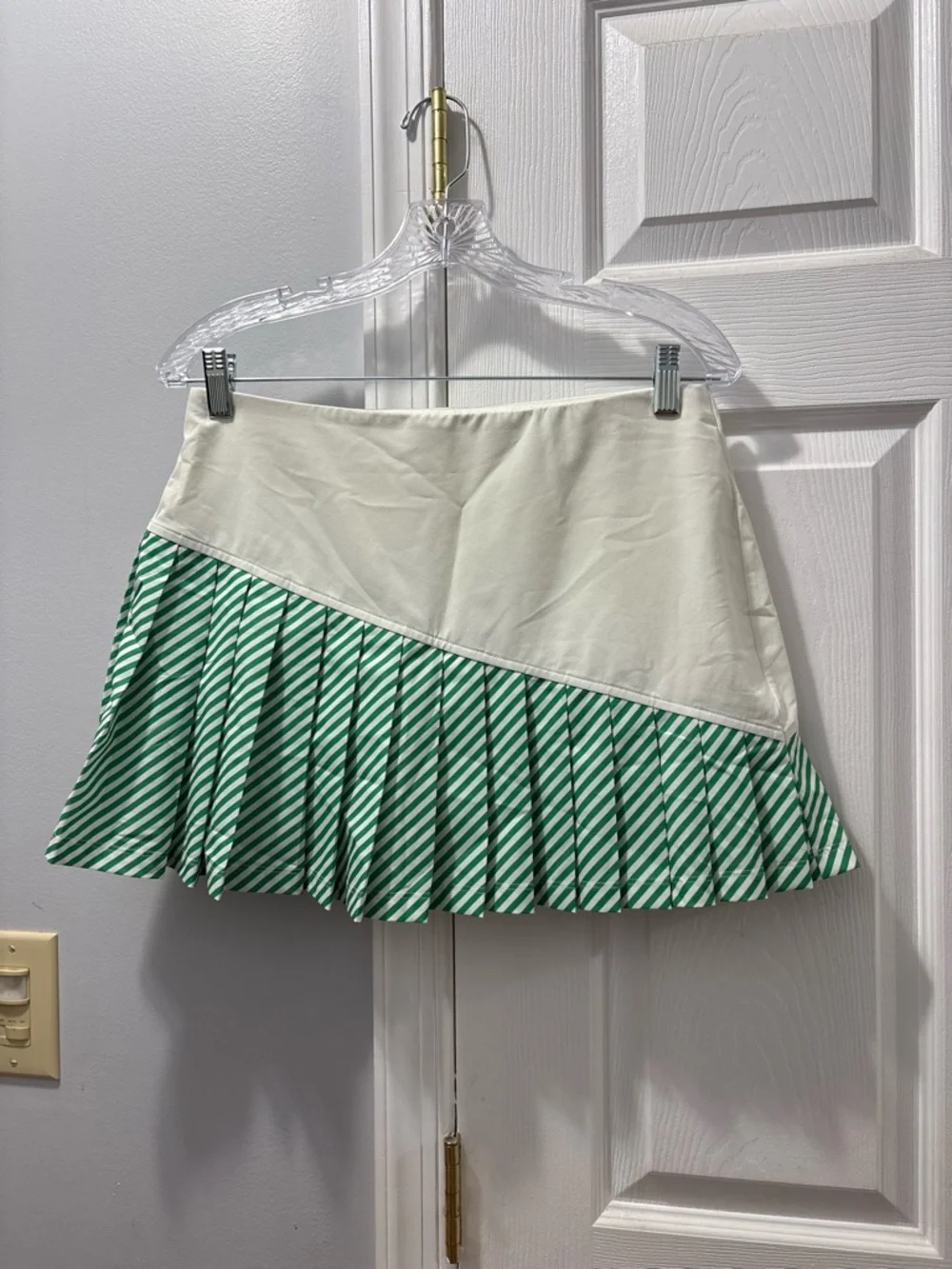 Tory Burch Sport Off White and Green Pleated Mini Skort Size Medium